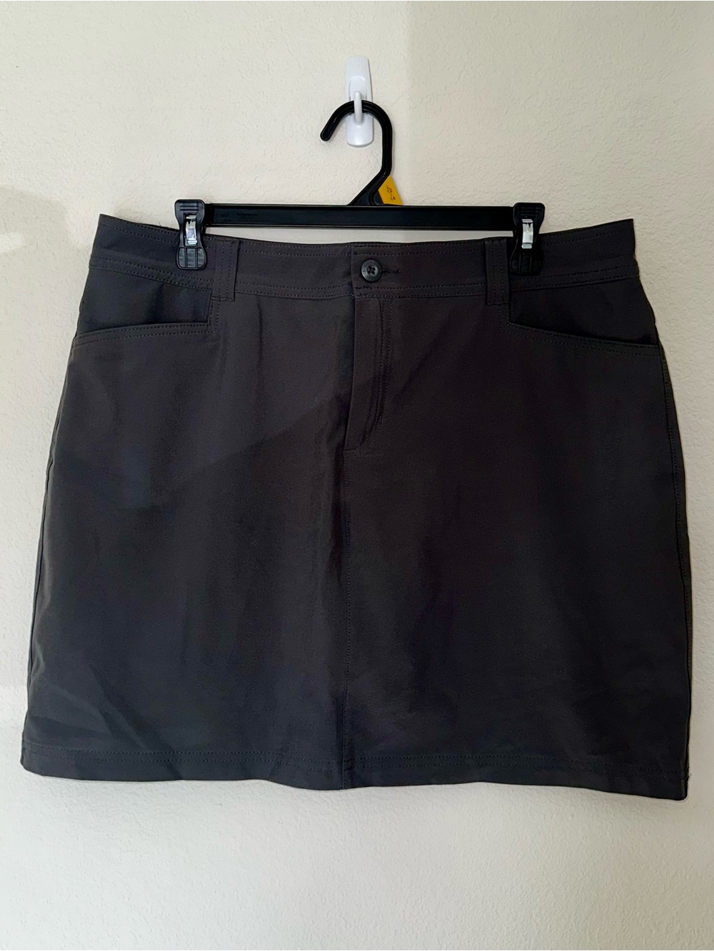 Eddie Bauer Women’s Dark Gray Golf Skort
